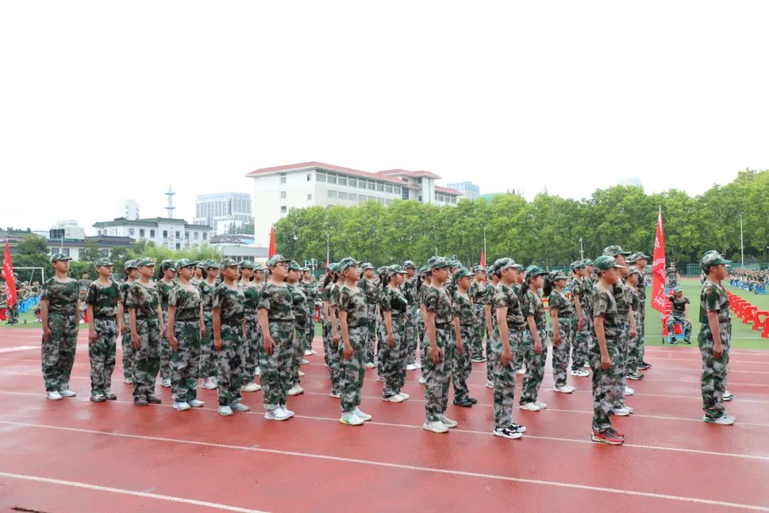 盐城市初级中学2023年“铁军国防训练营”闭营仪式隆重举行