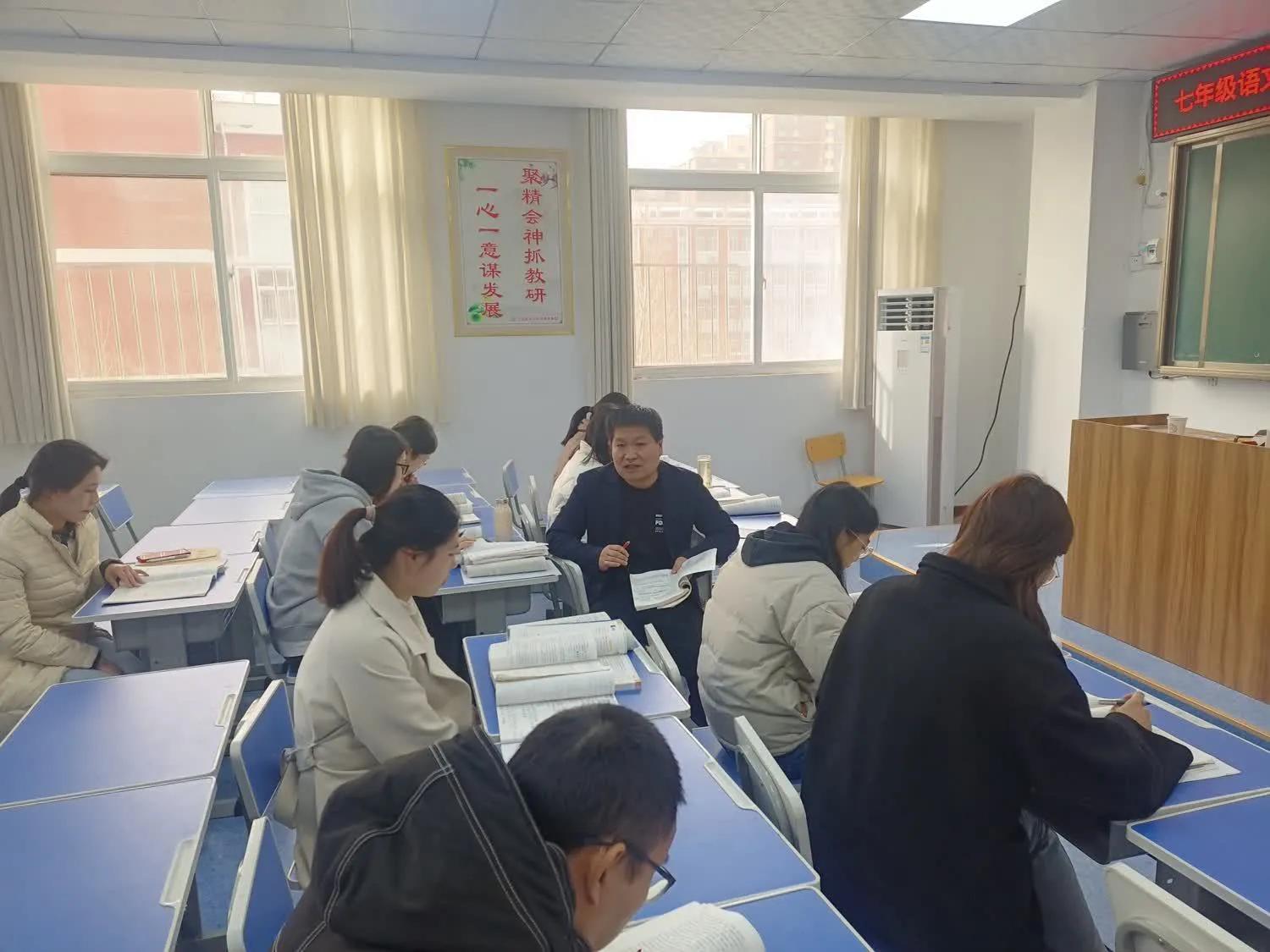 浠庢湰璐ㄤ笂鍋氬埌涓轰汉甯堣〃鏁欑爺鎬荤粨,鍑濆績閾稿笀榄傛暀鐮旇偛鏂颁汉