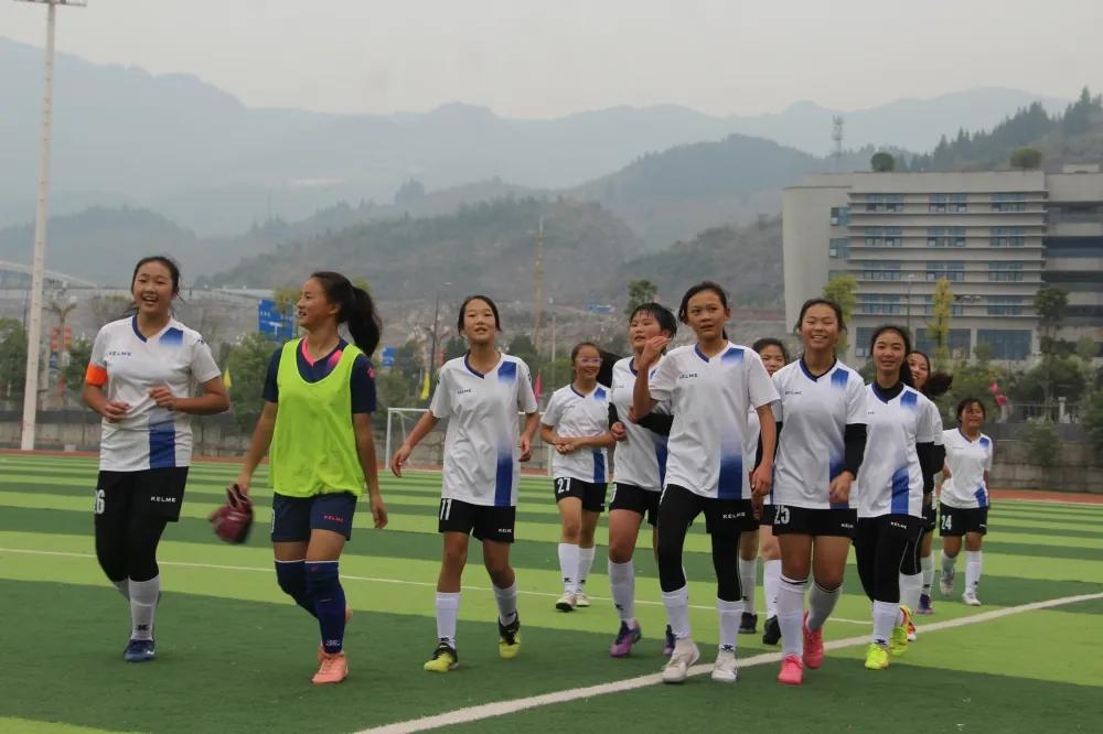 重庆市校园女子足球总决赛,重庆小学男子足球乙组比赛视频