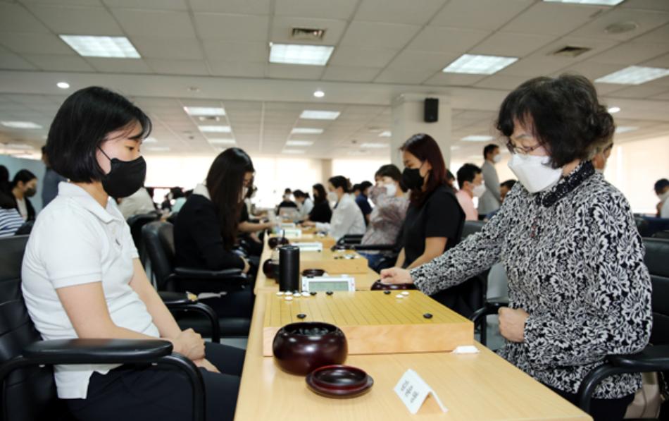 韩国第十六回男女打擂绅士队从爷爷变成大叔淑女队金恩持搭末班车