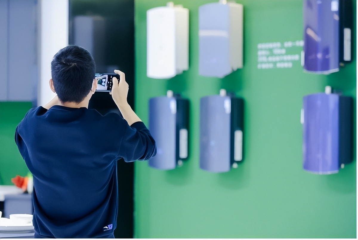 华帝热水器是知名品牌吗,华帝10升强排式家用燃气热水器