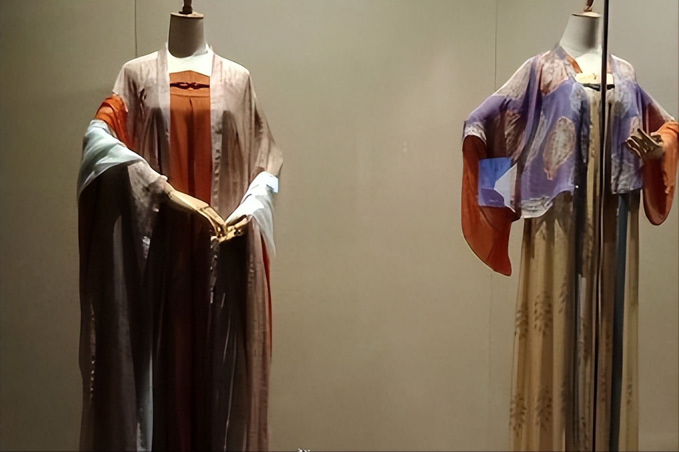 唐朝仕女服饰纹样有哪些,唐朝女装风格上有什么特点