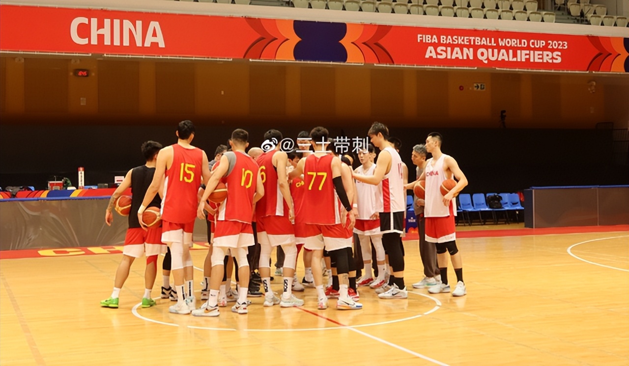 男篮12人解读：4后卫常规搭配，曾凡博落选不意外，周琦挑大梁