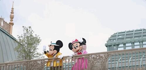 上海迪士尼怎么和玲娜贝儿合影,只有上海迪士尼有玲娜贝儿吗