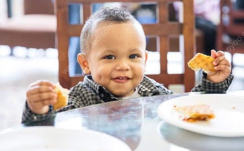 孩子什么时候开始吃盐更恰当,孩子多大可以吃一点点盐