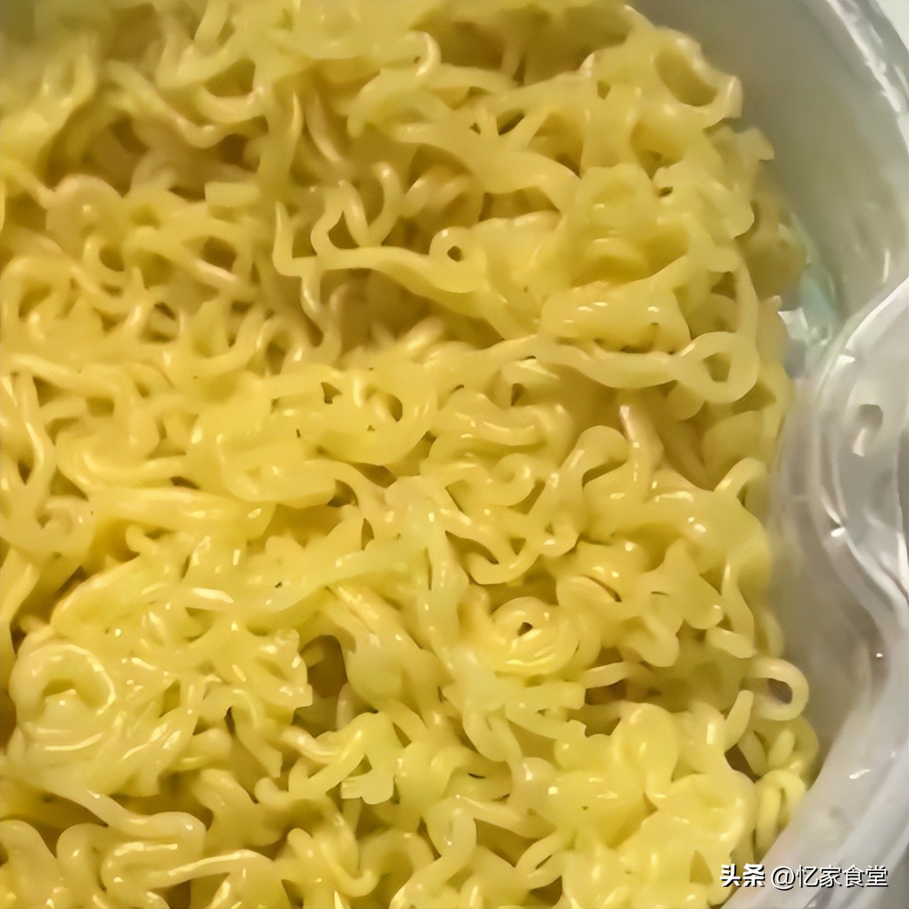 杭州小伙送外卖月入20000,18岁小伙送外卖两月赚17000