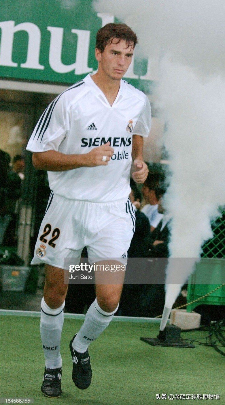 难道是卡尔美的错，被银河战舰坑惨的球员，为什么都穿joma球鞋