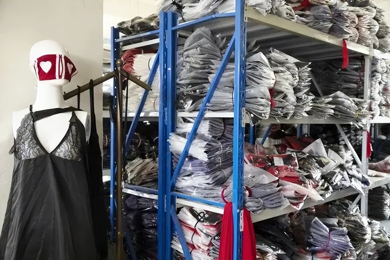 情趣内衣背后，一群神秘的大妈