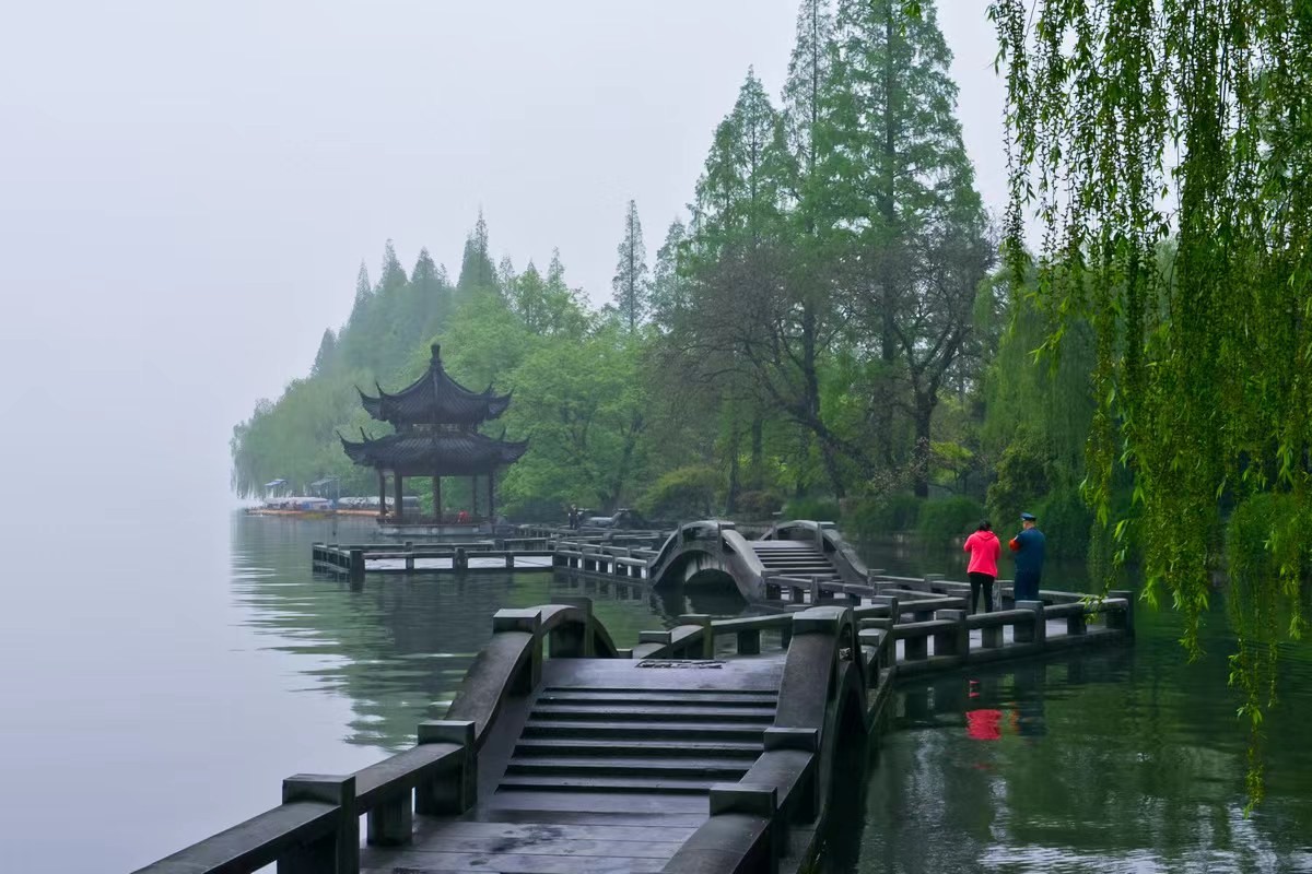 法国老太等中国初恋50年未嫁人,法国姑娘苦等初恋55年