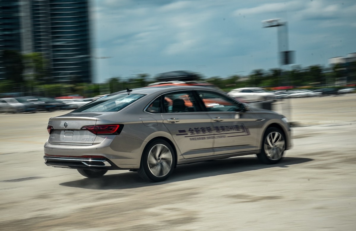 大众速腾2022款1.5t价格及油耗表,推1.5t车型静态体验新款大众速腾