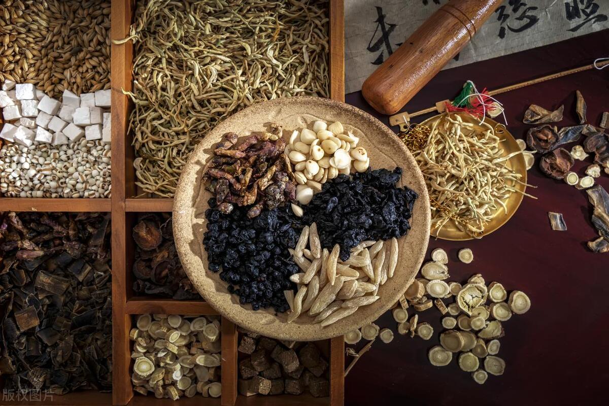 中医治疗偏头痛一包药300元,偏头痛中医大概要多少钱