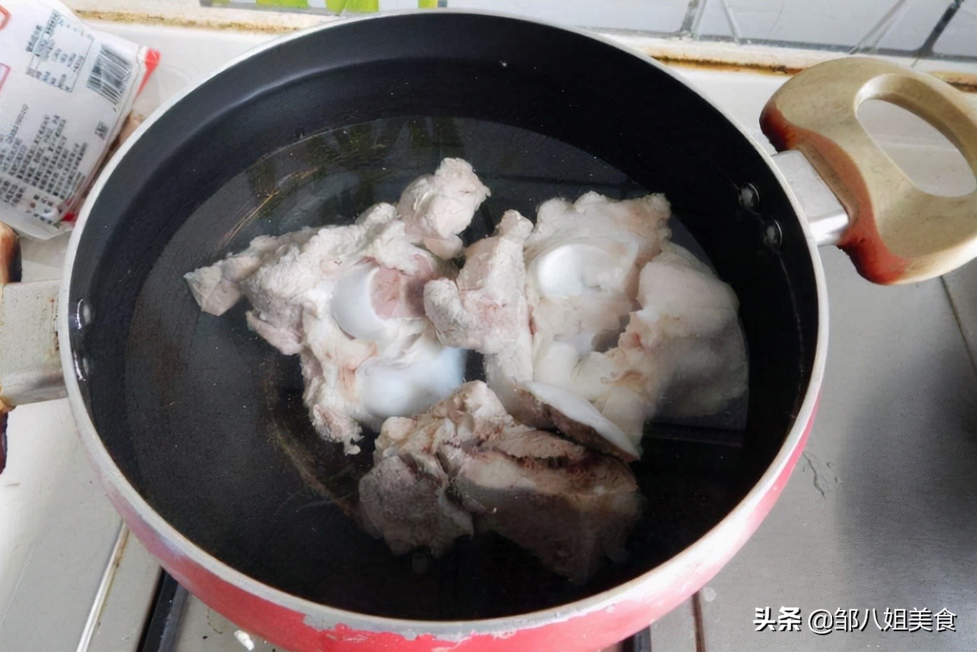 熬大骨汤要不要焯水,熬大骨汤要加醋吗