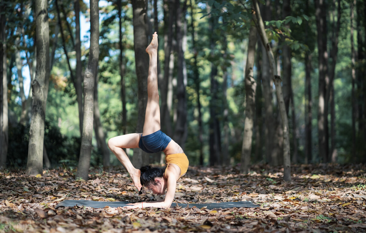 倒立零基础每天倒立几分钟,倒立的好处早上起床可以倒立吗
