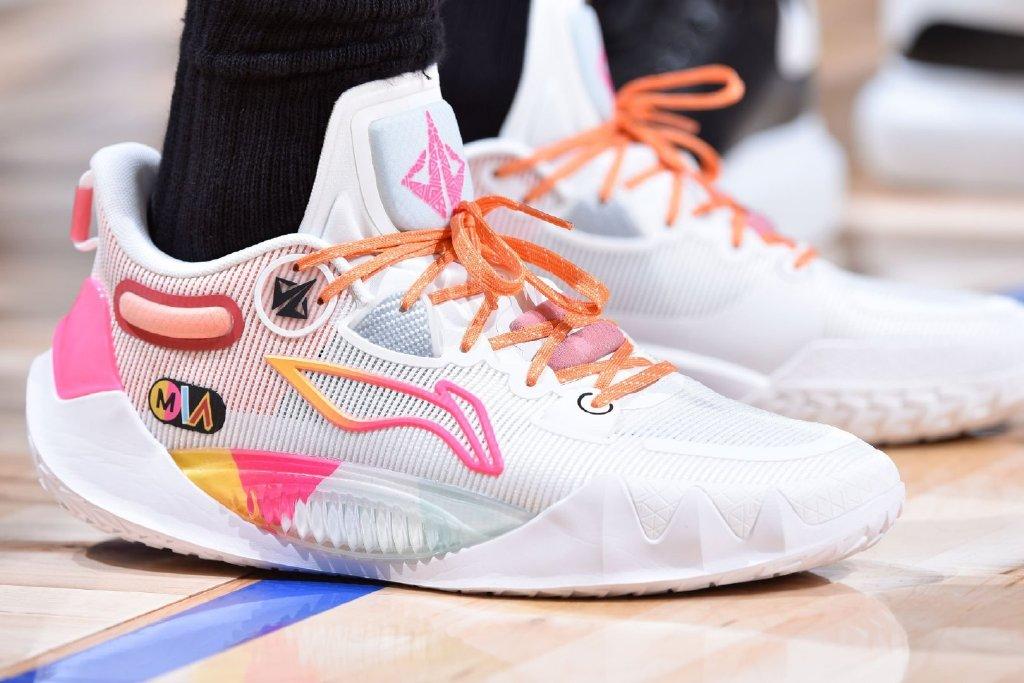 李宁超轻2022v2元年,李宁今年的新球鞋