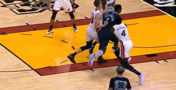 玻璃属性已确定！才四场比赛胖虎又倒下了