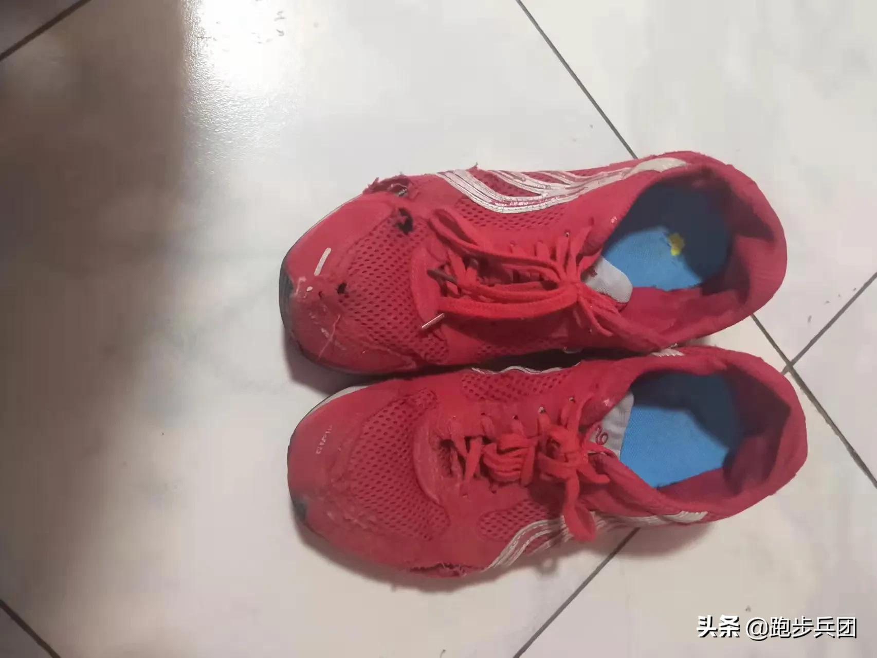 多威的一双碳板跑鞋,911跑鞋真实测评