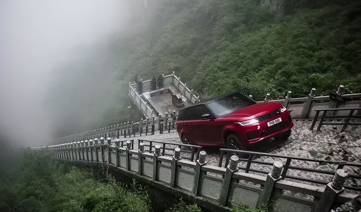 路虎揽胜运动版轻混,路虎揽胜运动版越野性能