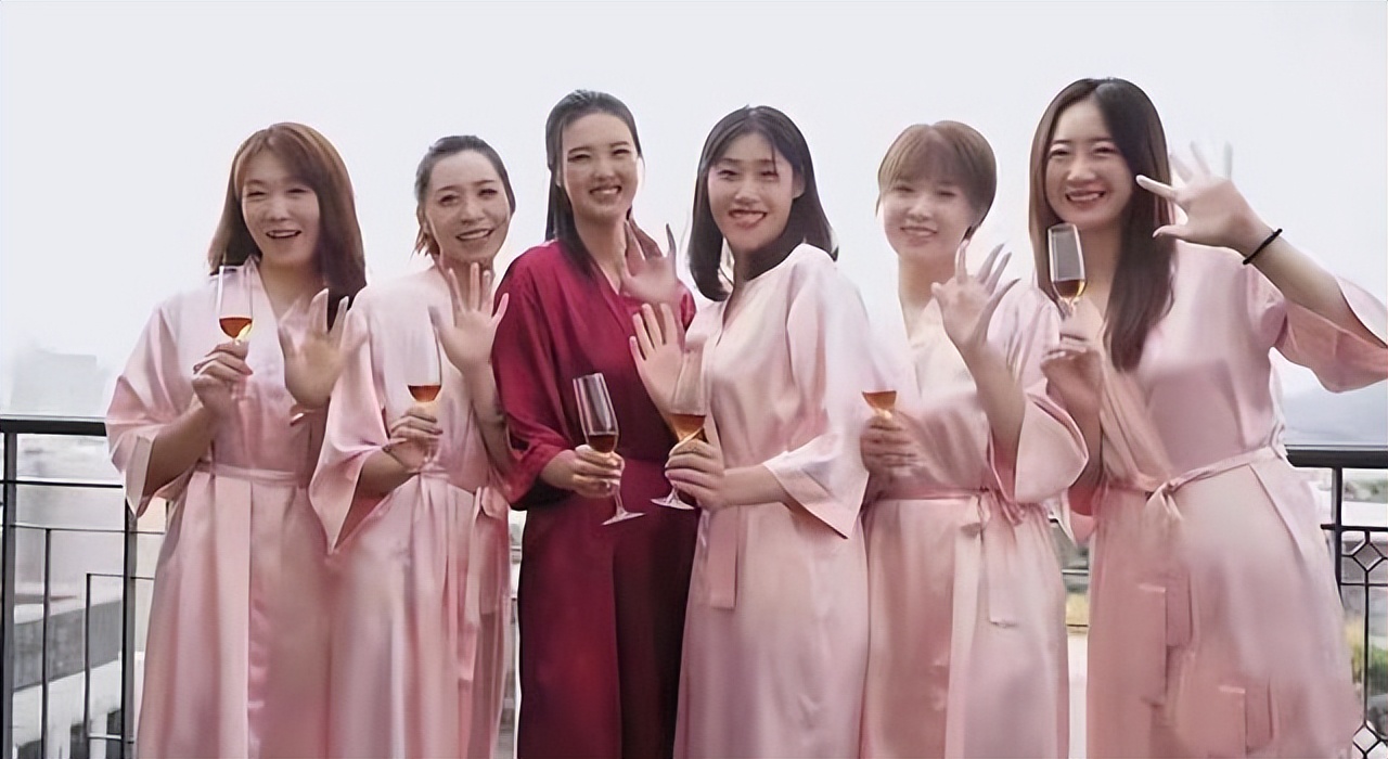 张常宁穿中式婚服亮相,张常宁婚纱礼服