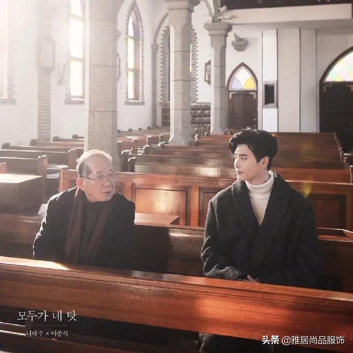 男士黑色大衣内搭什么颜色打底,男士穿大衣怎么搭配裤子和鞋子