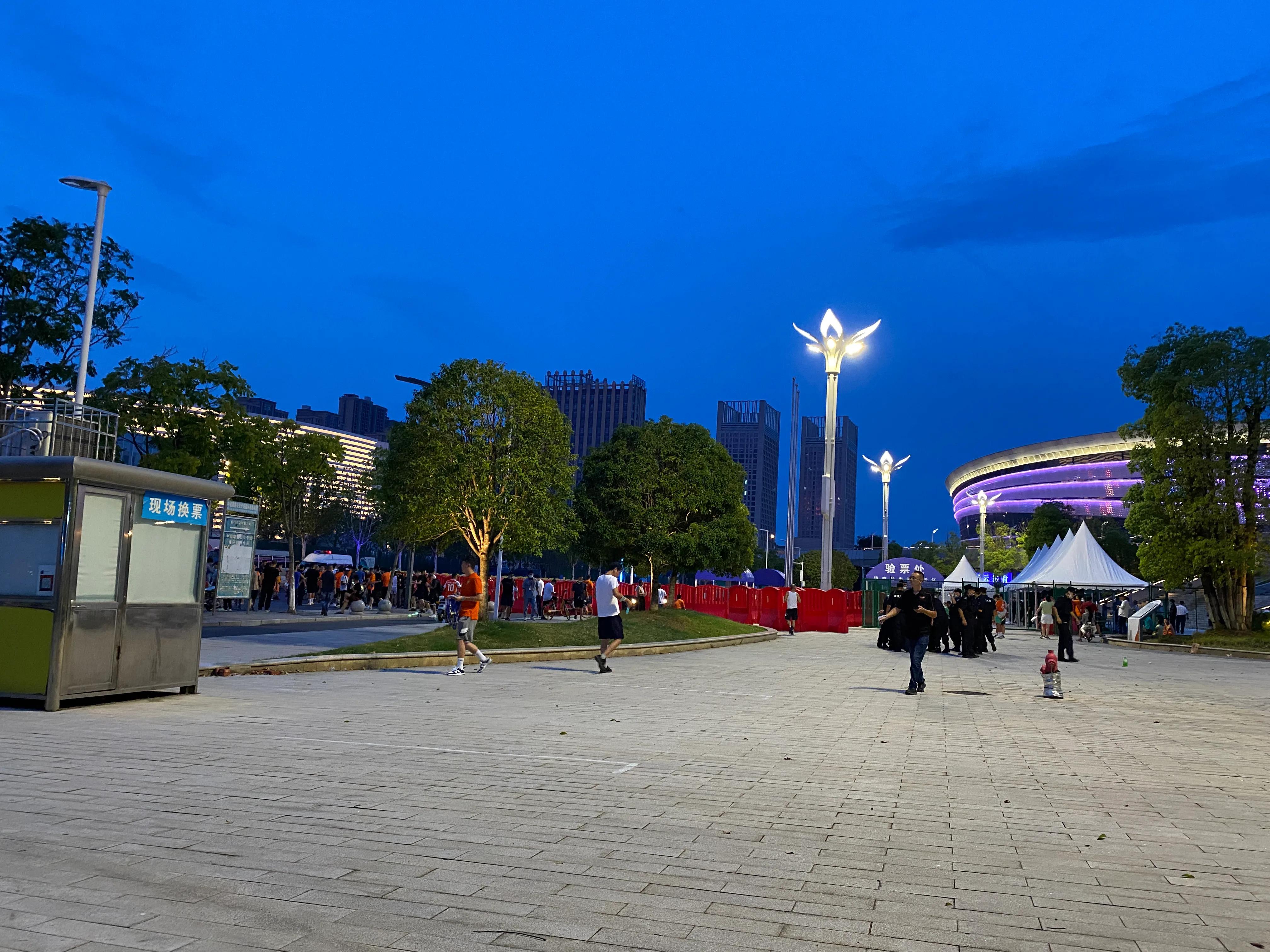 武汉长江vs北京国安球迷助威,武汉长江将战北京国安