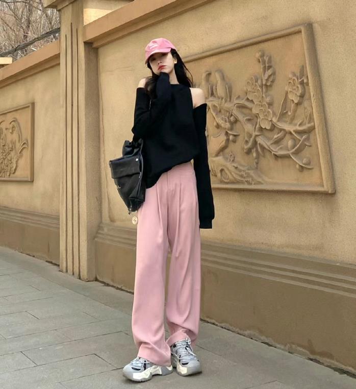 黑色和什么颜色显高级,汽车内饰黑色搭配什么颜色好看