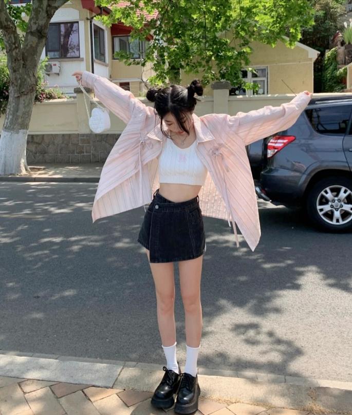 今年流行衬衫穿反了吗,男士穿衬衫要不要穿背心