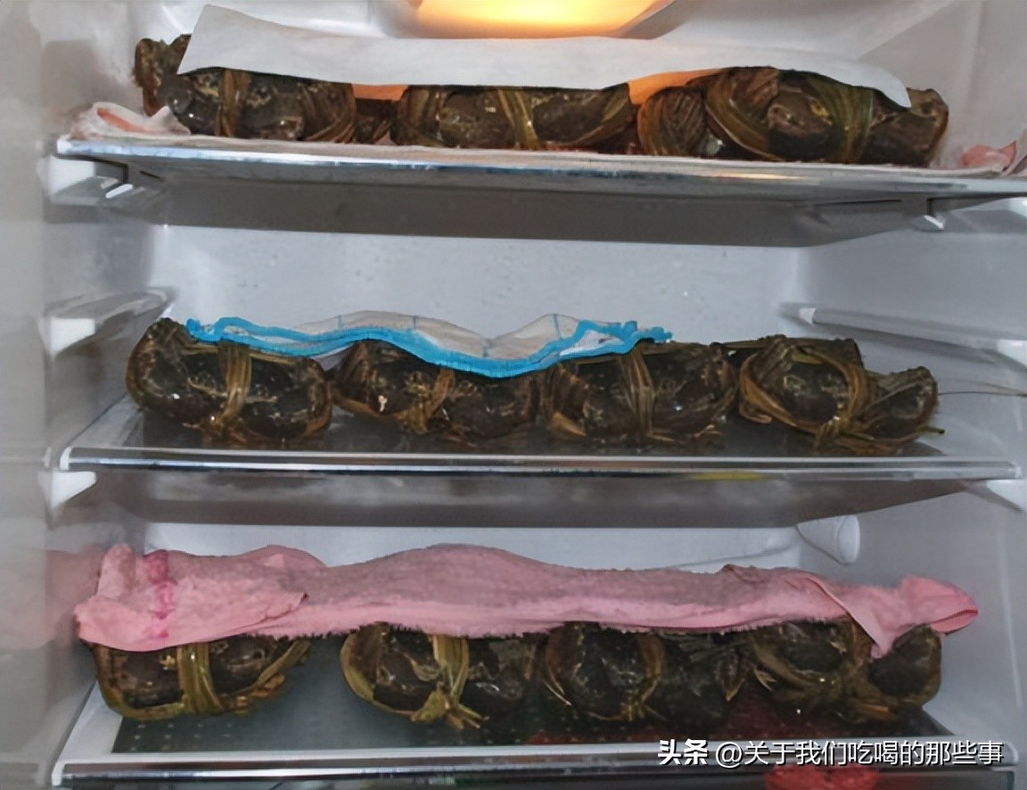 买回来的螃蟹怎样保存会肥,保存螃蟹放水盆里