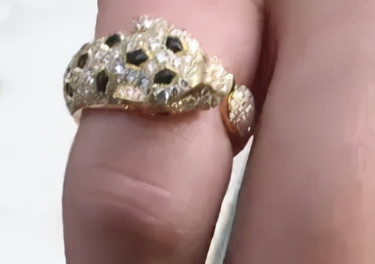 40万买卡地亚手镯被气到住院,29岁男子花41万买卡地亚手镯后续