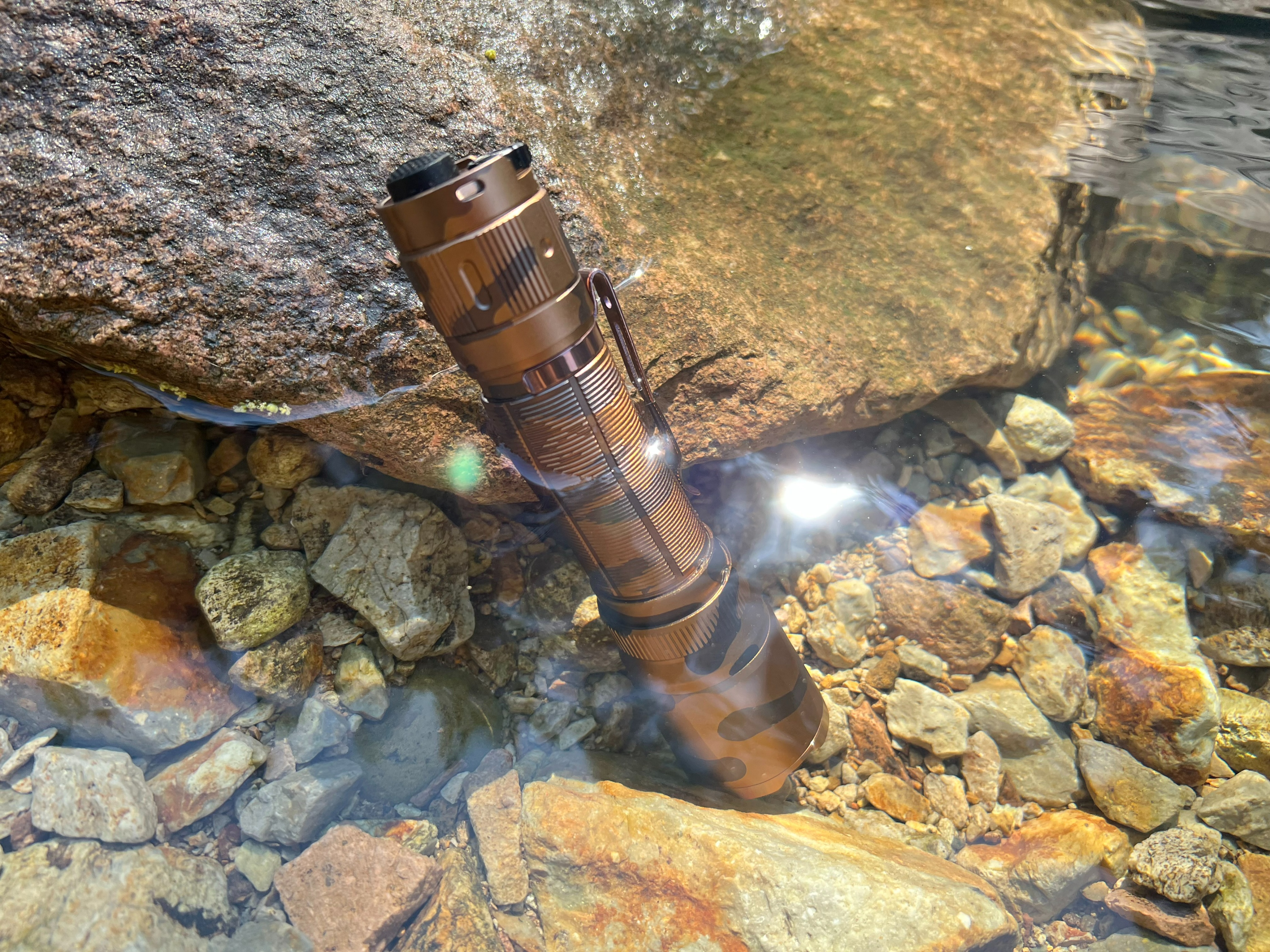 fenixtk22手电评测,fenixtk20uev2.0战术手电