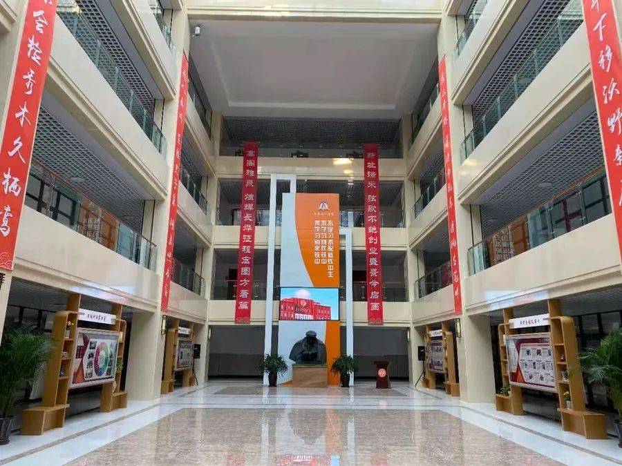 大庆铁人中学与大庆实验中学高考成绩分析，2022高考谁更出色？