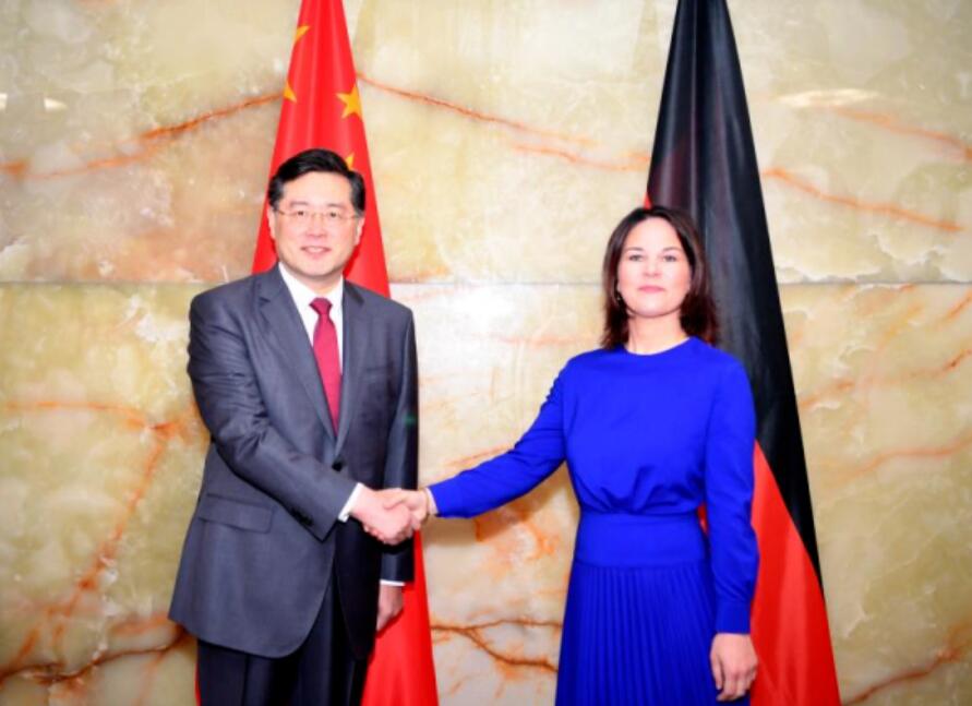 中国专机刚落地法国，德国就批准中资入股德企，秦刚的努力没白费