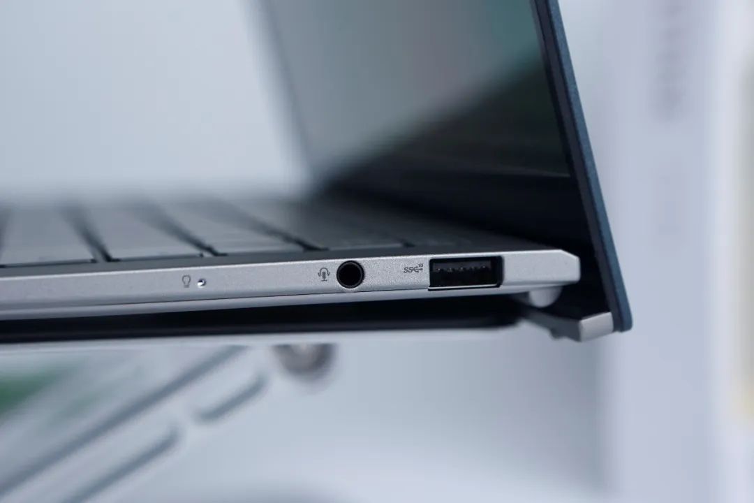 华硕灵耀142024AI超轻薄本测评,高性能笔记本推荐华硕灵耀14