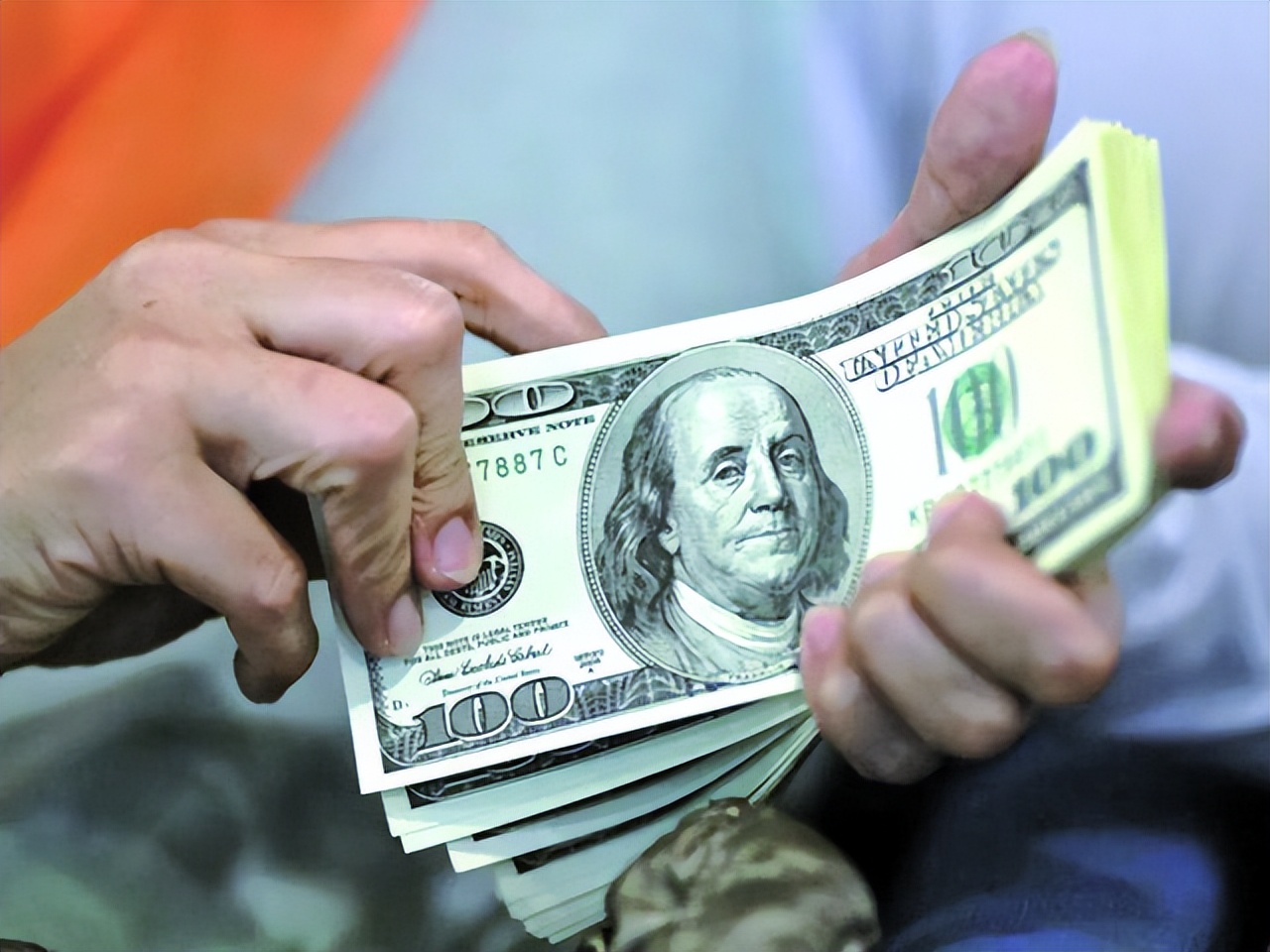 人民币换成美元存银行利息多少,美元利率高换成美元存划算吗