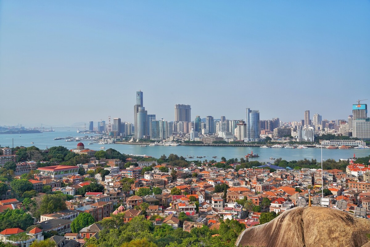 厦门湖里区编外教师待遇,厦门教师退休后待遇