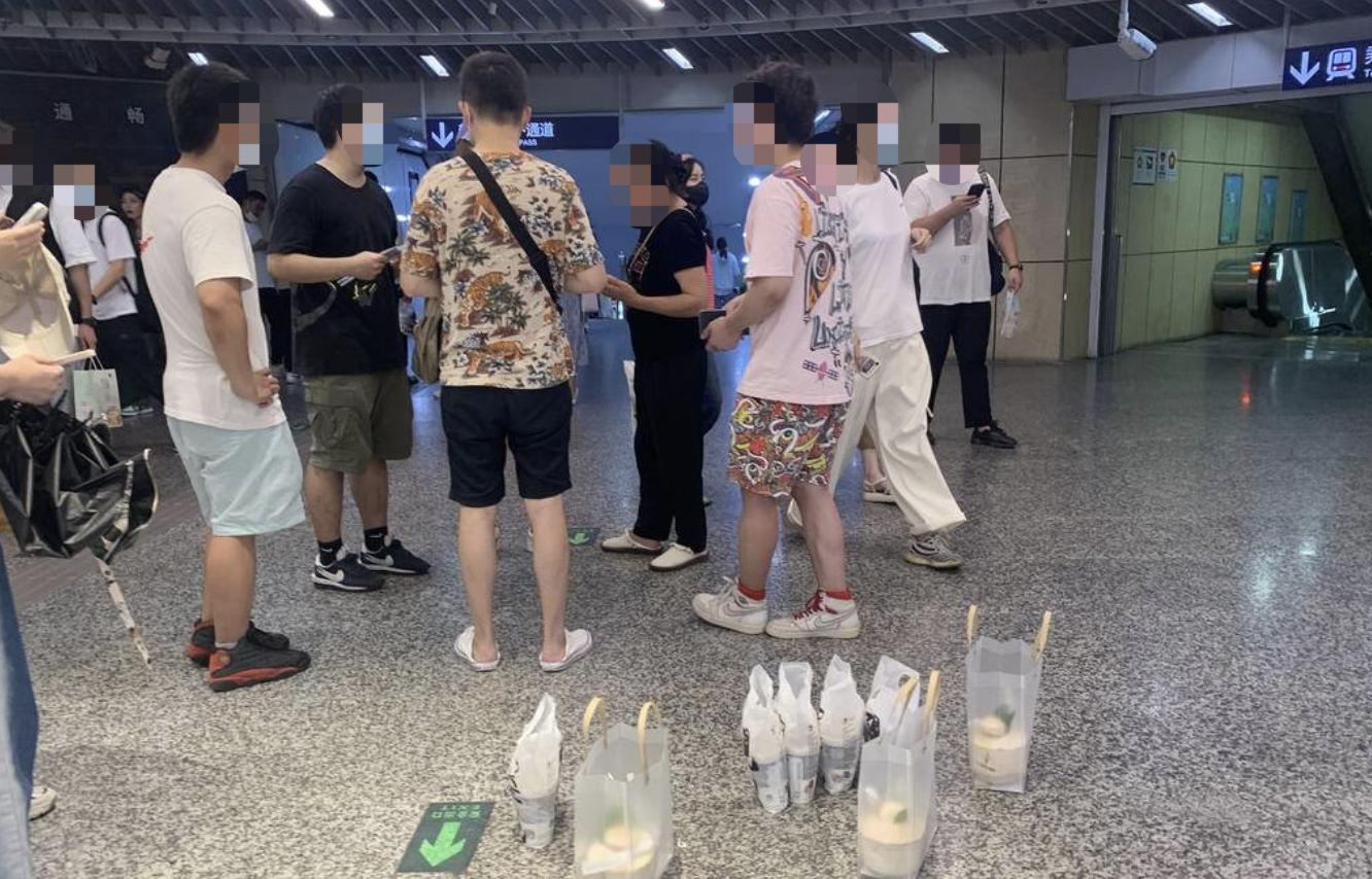 茶颜悦色南京统一22元一杯,南京茶颜悦色200块一杯背后营销