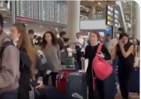 出国游天差地别！韩国如嫌犯挂黄牌检测，泰国副总理亲临机场欢迎