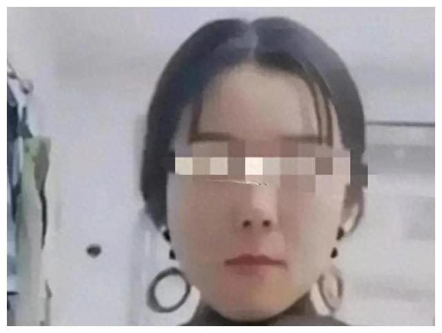 乱象！夫妻自拍淫秽视频赚数百万；直播带货却公然裸露隐私部位！