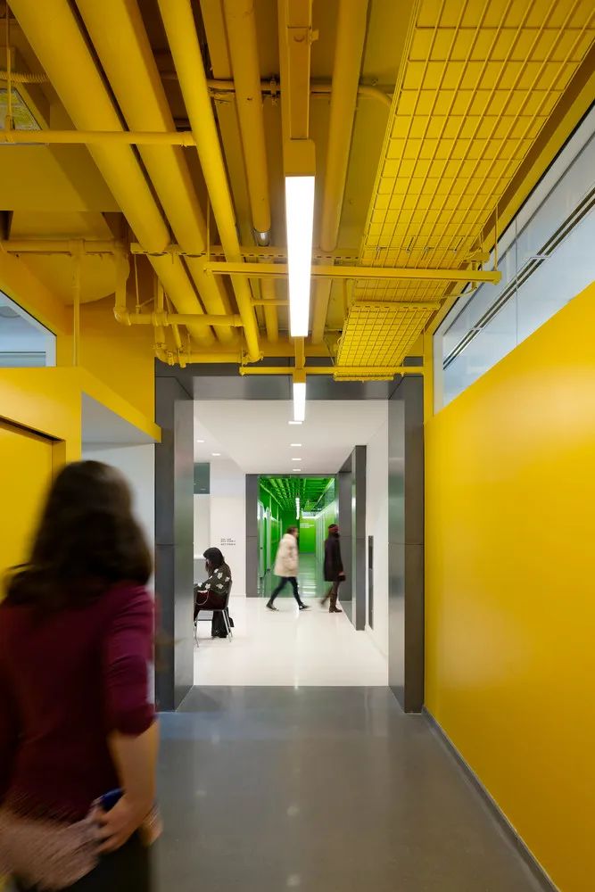 建筑内的校园，新学院大学中心/SOM