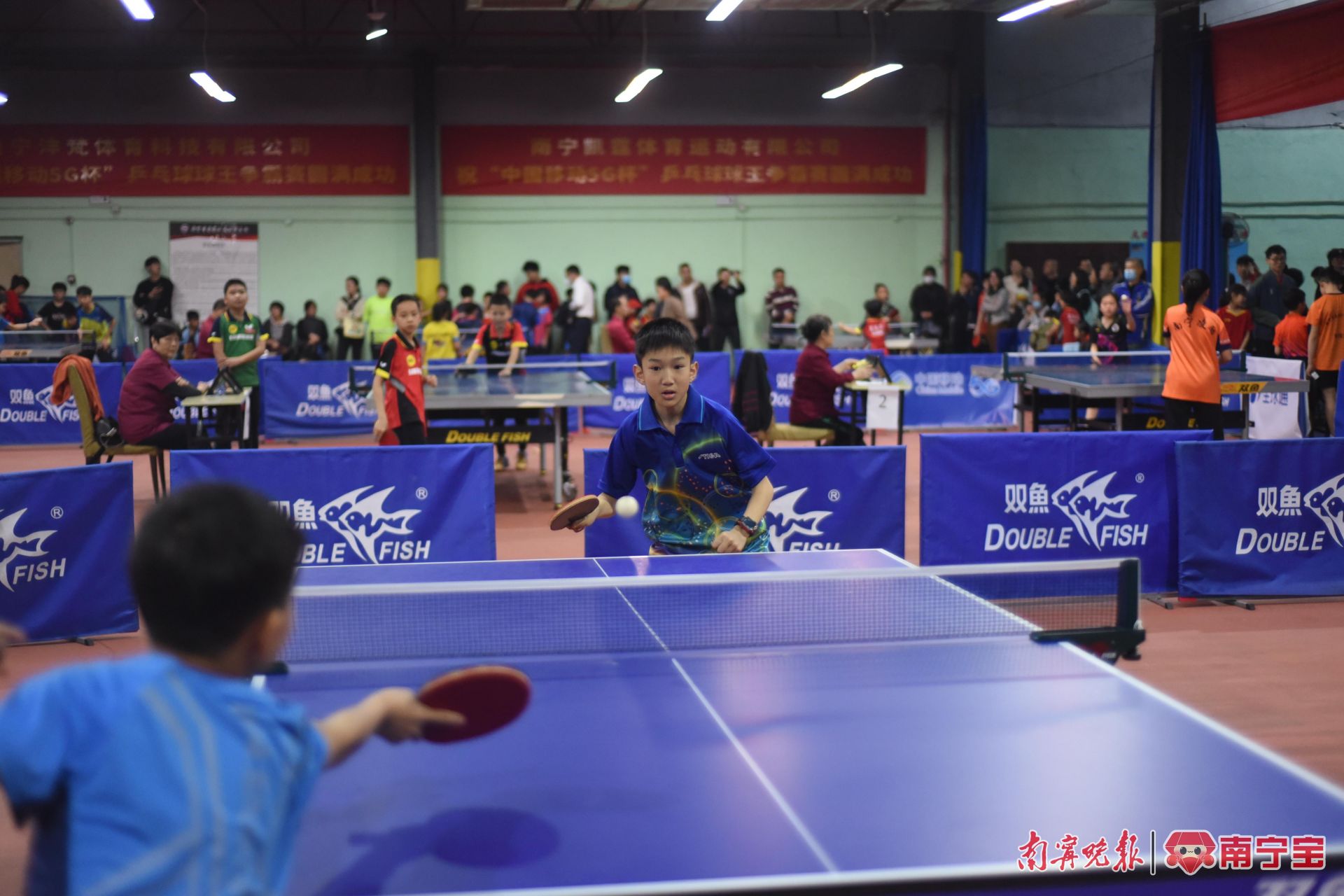 杭州700余名乒乓小将争夺冠军宝座,广西南宁业余乒乓球比赛视频