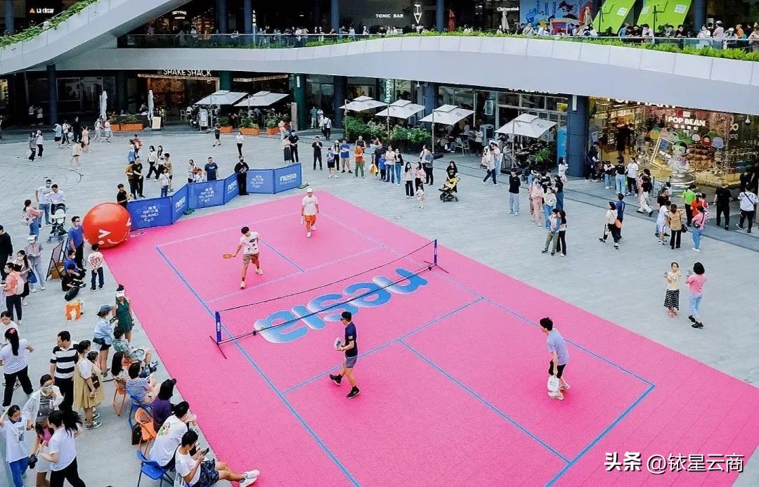 在新潮的商场里挖呀挖呀挖，小小的“匹克球”，掌握流量密码