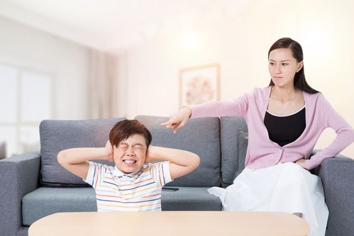 孩子一批评就生气摔东西怎么办,孩子一发脾气父母就指责