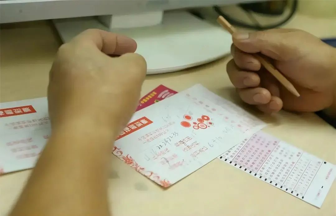 帮朋友买彩票中奖一千多万打官司,男子彩票中奖然后告彩票店