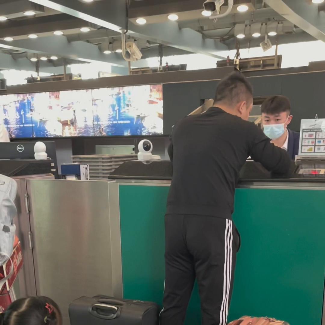 带婴儿坐飞机如何方便出行,带一岁婴儿坐飞机具体流程