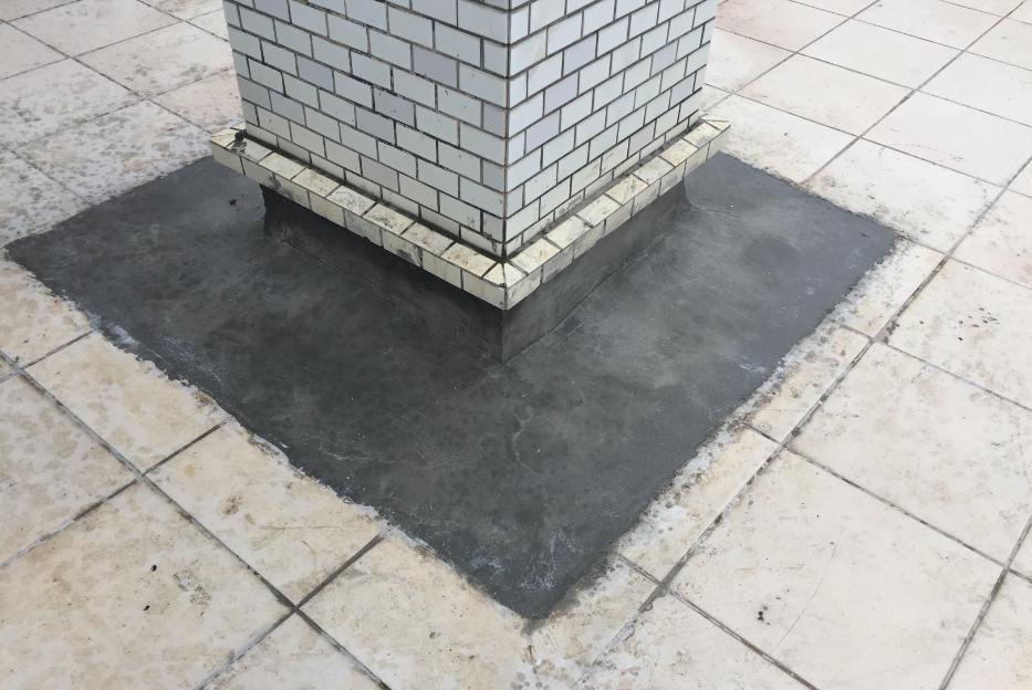 排烟口漏水可以找物业吗,一楼砸掉烟道后经常漏水如何补救