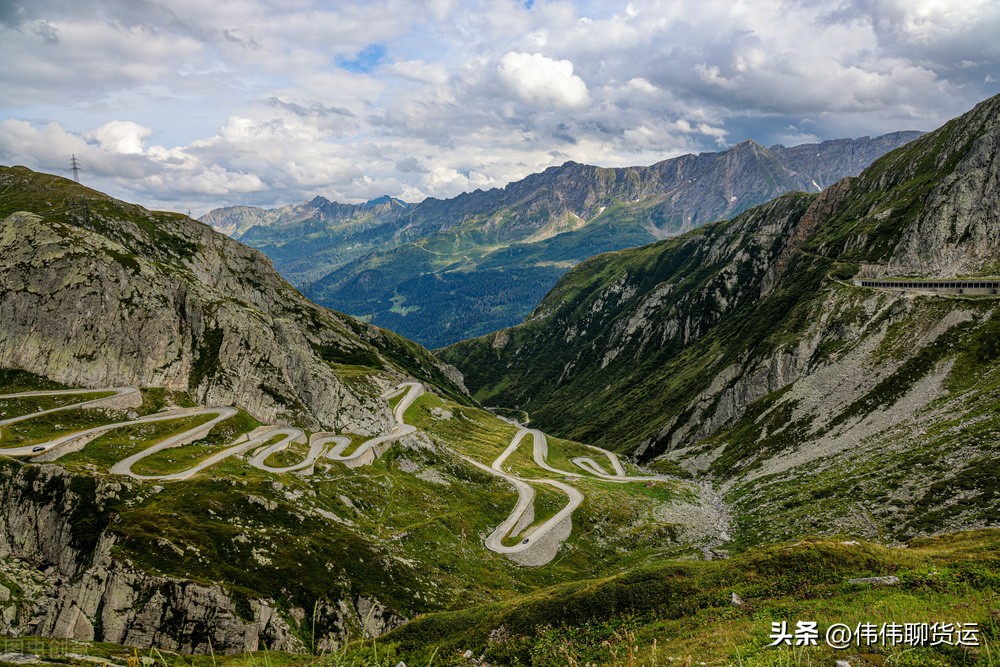 33岁卡车司机，富士康辞工创业，亏10万块，跑货运还债