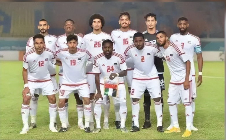 12强国足两场惨败,12强赛国足丢球集锦