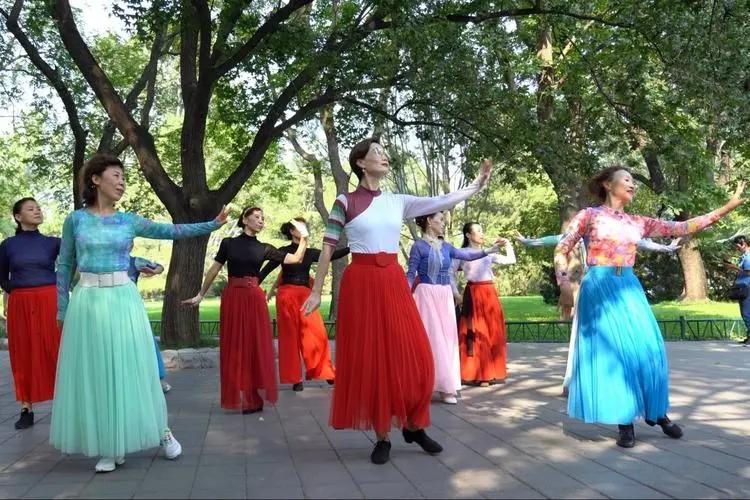 50岁女人突然心悸头昏四肢无力,50多岁妇女头晕心慌四肢无力