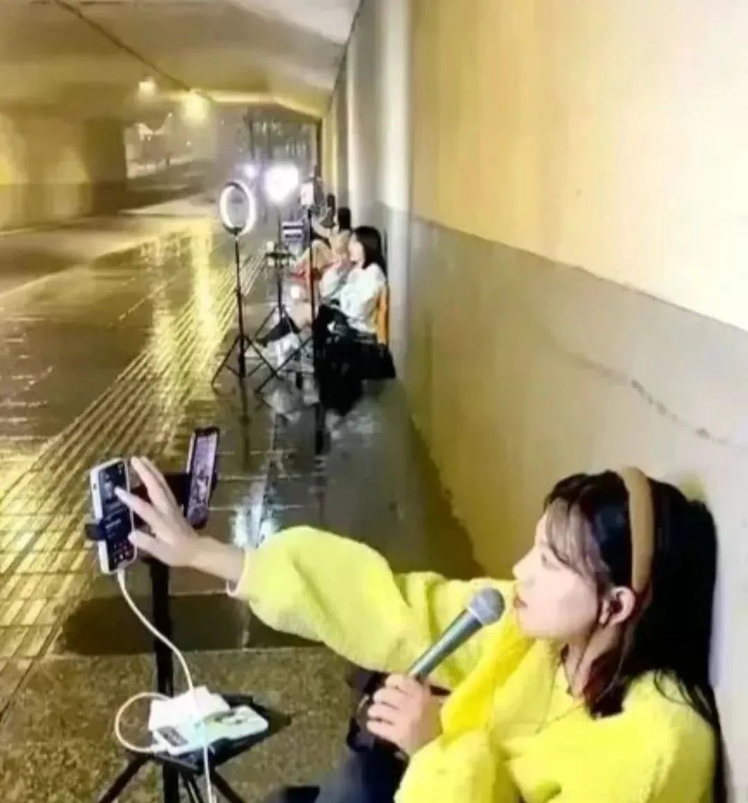 魔性*脑洗**的爱如火，众人共谋的网络斗兽场