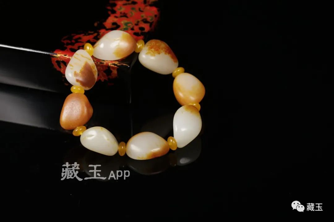 什么样的籽料手串值得入手,价值两万的和田玉圆珠手串