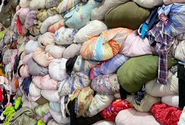 地摊上10元的衣服从哪里弄来的,地摊20元衣服为什么这么便宜